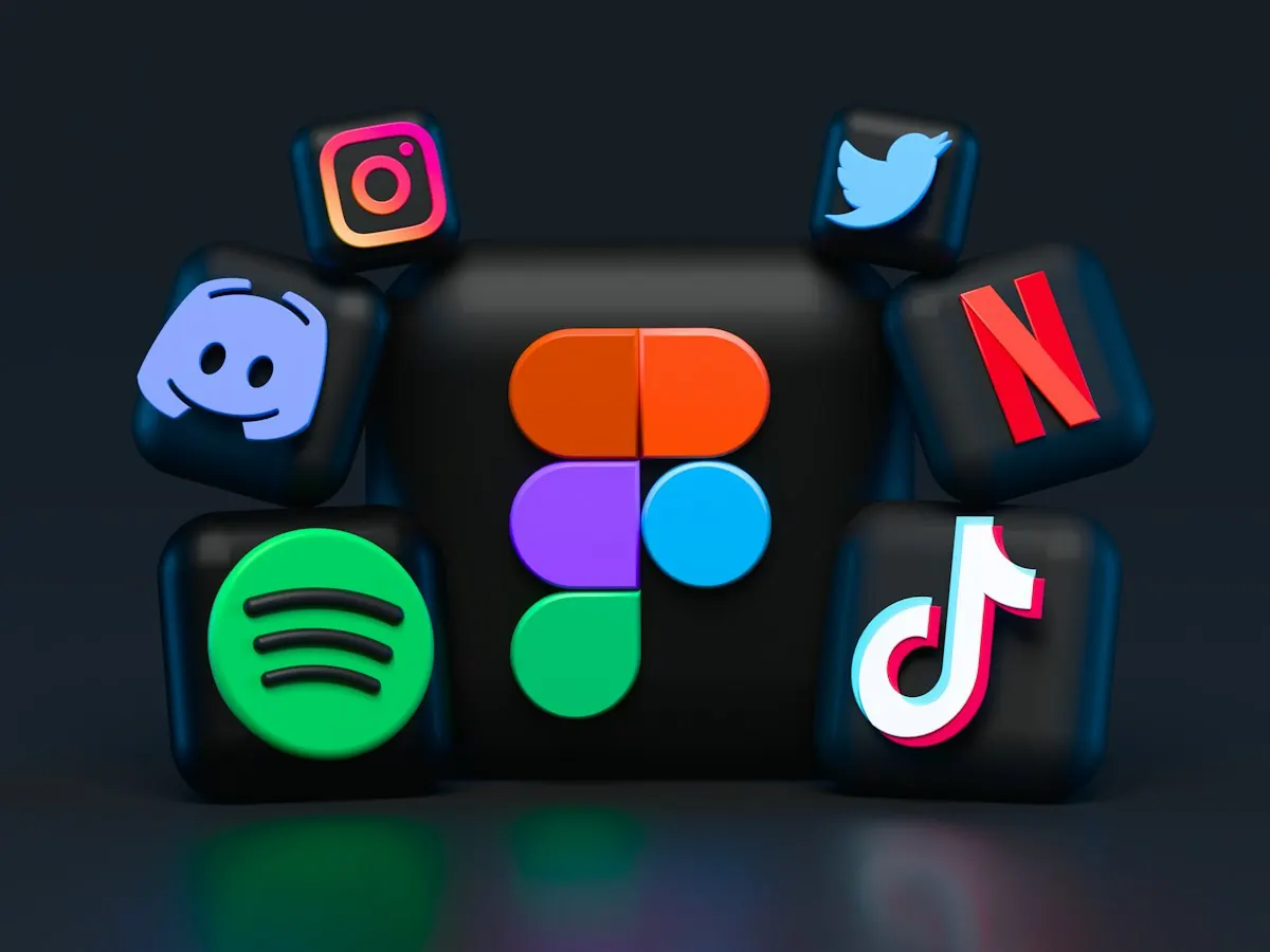 Ikony aplikacji społecznościowych: Instagram, TikTok, Spotify, Discord i inne